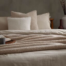 Yard Olann Faux Shearling Cushion in White - Size: 45 cm x 45 cm - thumbnail 5