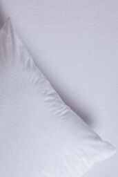 Homescapes Terry Towelling Waterproof Pillow Protectors 65 x 65 cm, Pack of 4 in White - Size: 65 x 65 cm - thumbnail 6
