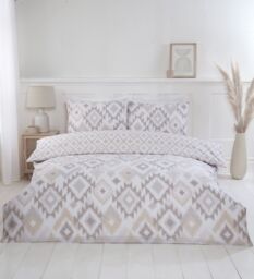 Rapport Home Ikat Bohemian Reversible Polycotton Duvet Cover Set With Pillowcase in Natural - Size: King