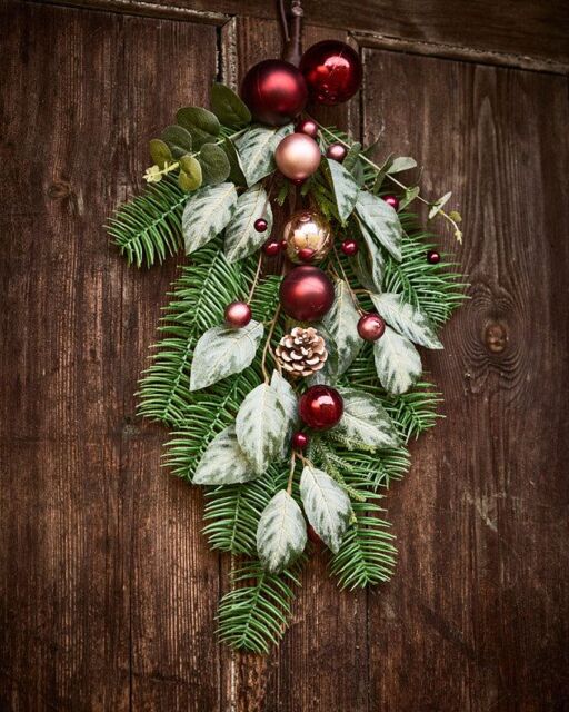 Dibor Waverley Red Bauble Christmas Decoration Swag in Green - image 1