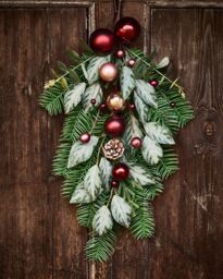 Dibor Waverley Red Bauble Christmas Decoration Swag in Green - thumbnail 4