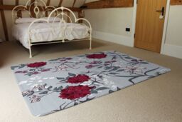 Benjamin Tate Design Red & White Winter Floral Rug in Natural - Size: Large - thumbnail 3