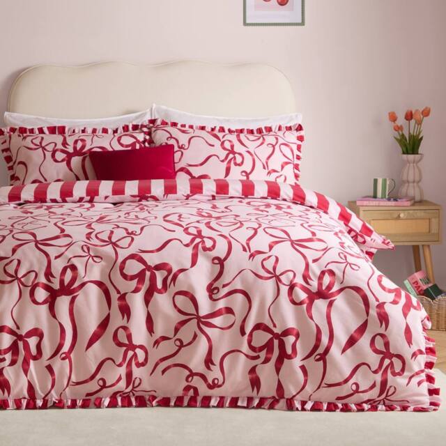 Furn La Vie En Bows Reversible Duvet Cover Set in Bright Pink - Size: Super King - image 1