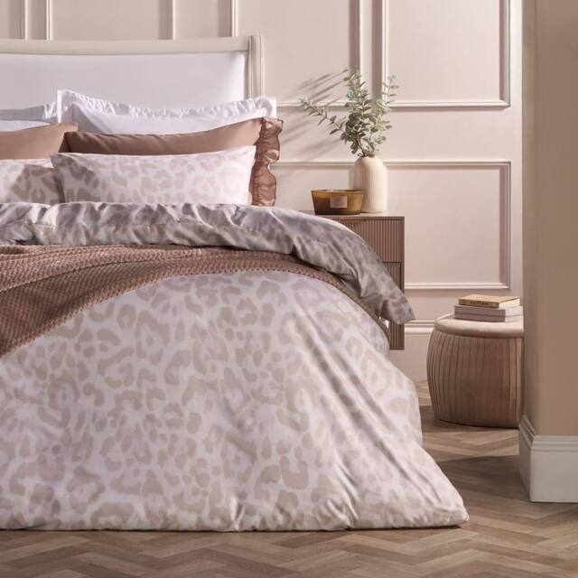 OHS Leopard Duvet Cover Set Microfibre Bedding with Pillowcase in Stone - Size: Single - image 1