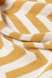 Homescapes Cotton Knitted Geometric Throw in Mustard - Size: 130 cm x 170 cm - thumbnail 4