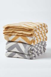 Homescapes Cotton Knitted Geometric Throw in Mustard - Size: 130 cm x 170 cm - thumbnail 6