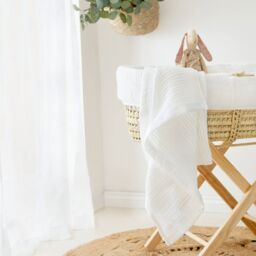 The Tiny Bed Company Premium Cotton Fitted Sheet for Moses Basket - 74 x 28cm in White - thumbnail 6