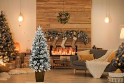 Shatchi Pre Lit Potted Snow Flocked Christmas Tree with Pine Cones & Red Berries Snowy Tips 80-100 Warm White LED Lights - Size: 5ft - thumbnail 3