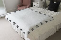 Benjamin Tate Design Eye Of Horus Blanket in Natural - Size: 120 cm x 150 cm - thumbnail 3