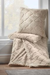 Catherine Lansfield 'Cosy Diamond' Blanket Throw in Natural - Size: 130 cm x 170 cm - thumbnail 2