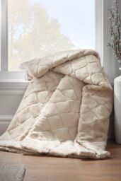 Catherine Lansfield 'Cosy Diamond' Blanket Throw in Natural - Size: 130 cm x 170 cm