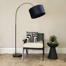 ValueLights Louis Black Arched Curved Floor Lamp with Velvet Drum Lamp Shade & LED Bulb in Navy - thumbnail 3