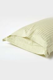Homescapes Egyptian Cotton Ultrasoft King Size Oxford Pillowcase 330 TC in Green - thumbnail 3