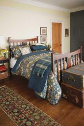 Morris & Co 'Strawberry Thief' Throw 265X260cm in Indigo - Size: 265X260 cm - thumbnail 2