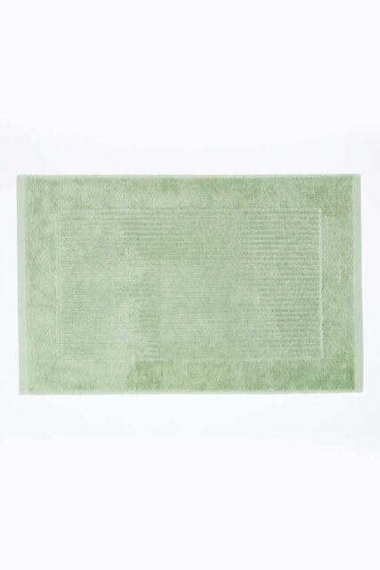 Homescapes Imperial Plain Cotton Bath Mat in Green - image 1