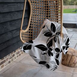Benjamin Tate Design Black & White Floral Blanket in Natural - Size: 120 cm x 150 cm - thumbnail 4