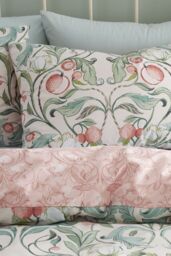 Catherine Lansfield 'Clarence Floral' Duvet Set in Natural - Size: King - thumbnail 2