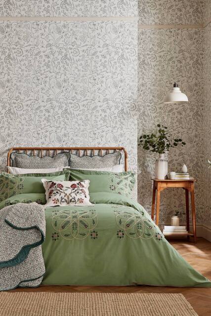 Morris & Co 'Brophy Embroidery Cotton' Duvet Cover Set in Green - Size: Super King - image 1