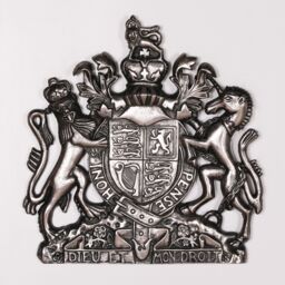 Glasstone Vintage Silver Style 37cm Cast Metal Coat of Arms - thumbnail 1