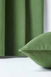 Homescapes Cotton Plain Cushion Cover in Olive - Size: 60 cm x 60 cm - thumbnail 5