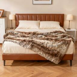 Gymax Soft Plush Throw Blanket 760GSM Fuzzy Faux Fur Decoration Blanket in Brown - thumbnail 4
