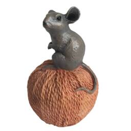 Animal Crackers Cute Mouse On Ball Of String Home Or Garden Decoration - thumbnail 1