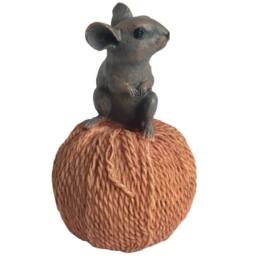 Animal Crackers Cute Mouse On Ball Of String Home Or Garden Decoration - thumbnail 2