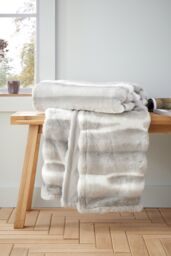 Catherine Lansfield 'Flint' Cosy Faux Fur Blanket Throw in Silver - Size: 130 cm x 170 cm - thumbnail 1
