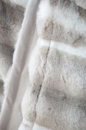 Catherine Lansfield 'Flint' Cosy Faux Fur Blanket Throw in Silver - Size: 130 cm x 170 cm - thumbnail 3