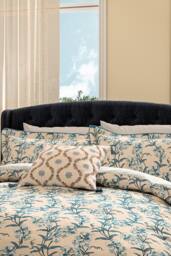 V&A 'Sweet Tendrils' Cotton Duvet Cover Set in Cream - Size: Single - thumbnail 2