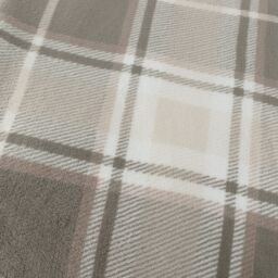 Wylder Nature Braemar Sherpa Tartan Fleece Throw in Beige - Size: 140 cm x 180 cm - thumbnail 5