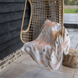 Benjamin Tate Design Pink Watercolour Blanket in Natural - Size: 120 cm x 150 cm - thumbnail 4
