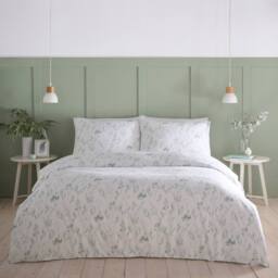 Portfolio Home Wildflower Floral Duvet Cover Quilt Set With Pillow Case Bedding in Light Green - Size: Super King