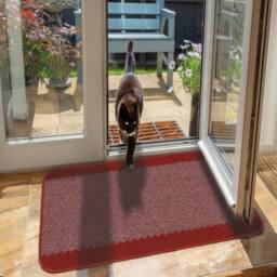 The Rug Shop UK Red Machine Washable AntiSlip Floor Mat - Size: 67 cm x 200 cm - thumbnail 3