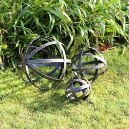 Melody Maison Set Of 3 Black & Gold Decorative Garden Spheres - thumbnail 5