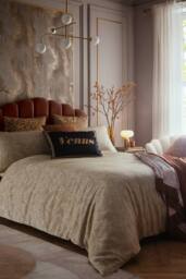 Laurence Llewelyn-Bowen 'Venus Signature' Velvet Filled Cushion in Black - Size: 40 cm x 60 cm - thumbnail 5