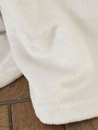 Catherine Lansfield 'Extra Large Raschel Velvet Touch' Blanket Throw in Cream - Size: 200 cm x 240 cm - thumbnail 2
