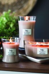 Woodwick Women's Vanilla & Sea Salt Large Candle in Pink - thumbnail 3