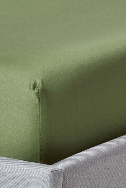 Homescapes Sateen Cotton Deep Fitted Sheet 18 inch 400 Thread Count in Green - Size: Single Fitted - image 1