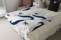 Benjamin Tate Design White Flowers Blanket in Natural - Size: 120 cm x 150 cm - thumbnail 3