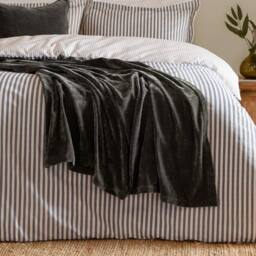 Yard Heavy Chenille Velvet Throw in Charcoal - Size: 130 cm x 180 cm