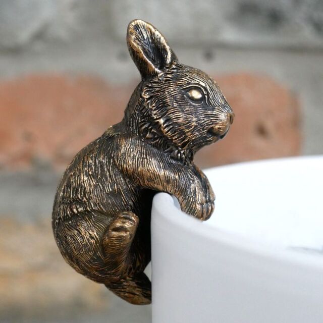 Gifts Direct 2 U Sitting Hare Pot Hanger Decoration in Bronze - image 1