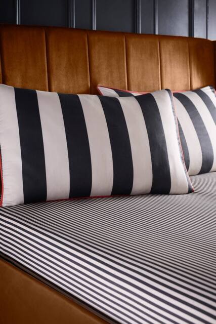 Laurence Llewelyn-Bowen 'Festivo Circus Stripe' 100% Cotton Fitted Bed Sheet in Black - Size: Double - image 1