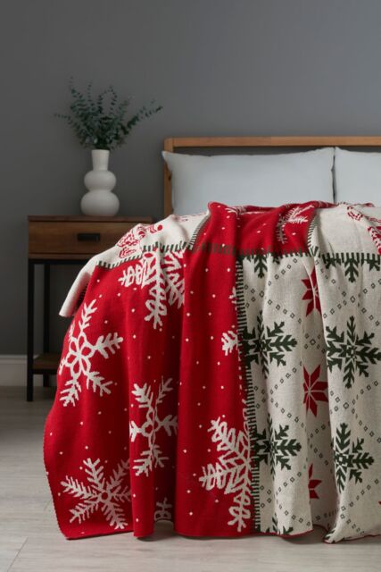 BHS Christmas Patchwork Throw in Red - Size: 130 cm x 160 cm - image 1