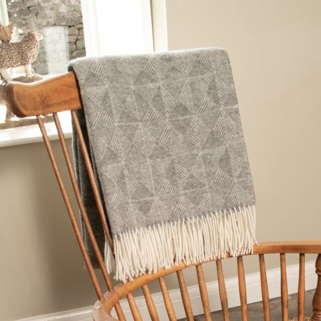 Native Natural Diamond Pattern Grey Wool Blanket - Size: Double - image 1