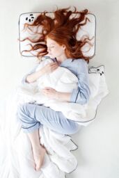 Panda London Panda Hybrid Memory Foam Bamboo Pillow in White - thumbnail 4