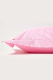 Homescapes Egyptian Cotton Oxford Pillowcase 200 TC, Standard Size in Pink - thumbnail 2