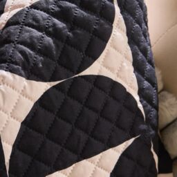 OHS 2 x Embossed Pinsonic Circular Quilted Cushion Covers in Black - Size: 45 cm x 45 cm - thumbnail 3