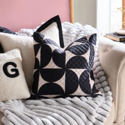 OHS 2 x Embossed Pinsonic Circular Quilted Cushion Covers in Black - Size: 45 cm x 45 cm - thumbnail 2