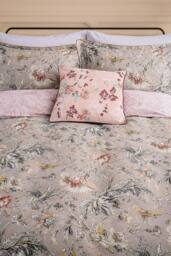 English Heritage 'Suffolk Garden' Cotton Duvet Cover Set - Size: King - thumbnail 3